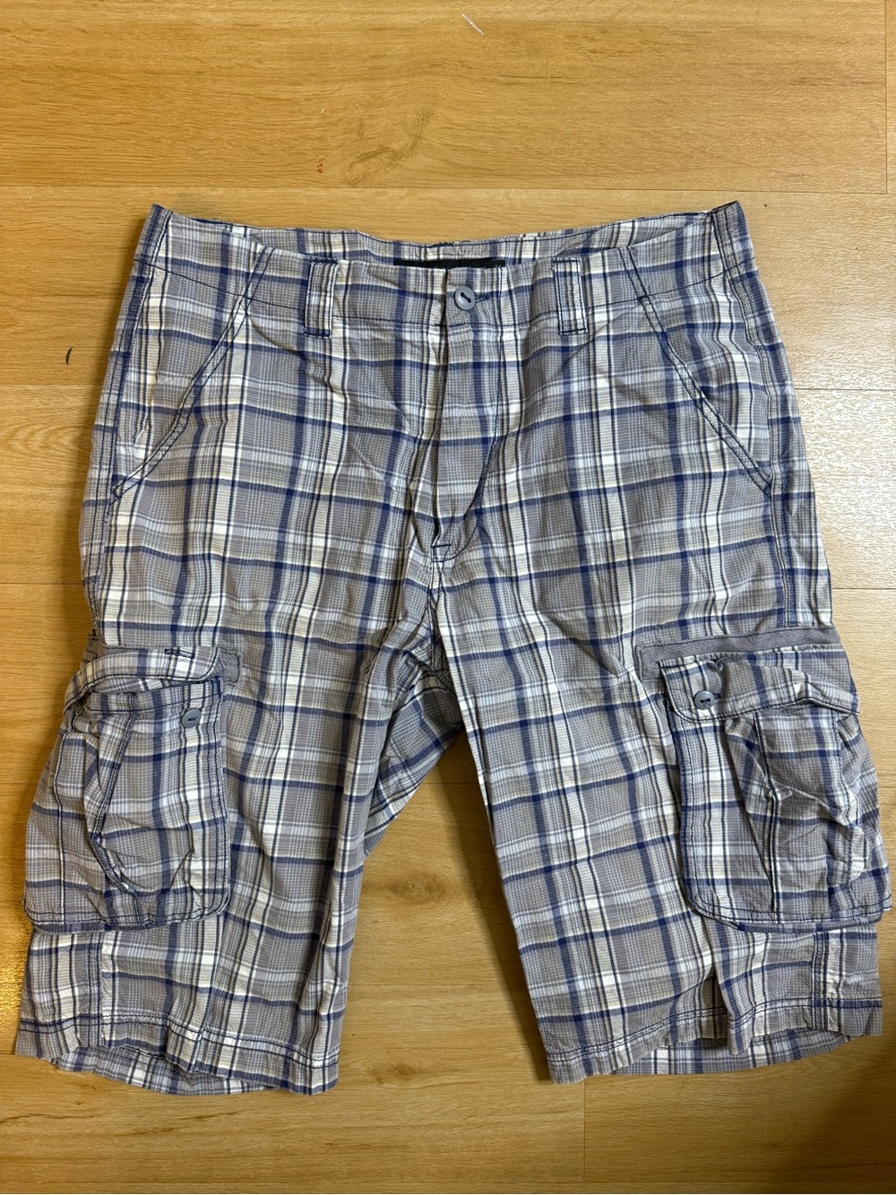 Calvin Klein Plaid Cargo Shorts in Gray and Blue Size 34